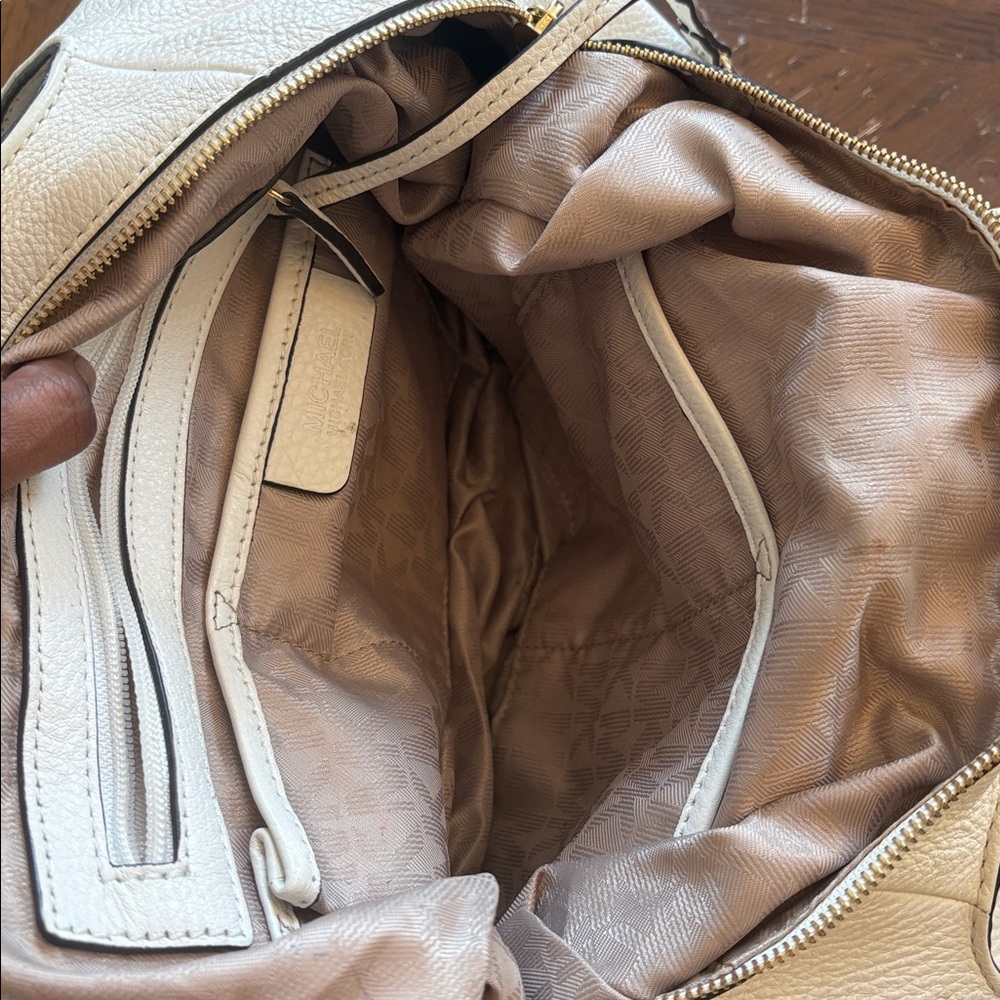 Michael Kors Soft Pebbled Leather Hobo Bag in Cream - Picture 4 of 8